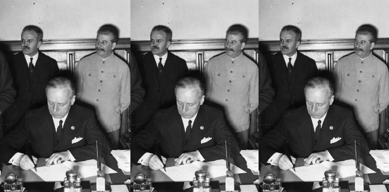 Заключен договор о ненападении между СССР и Германией
